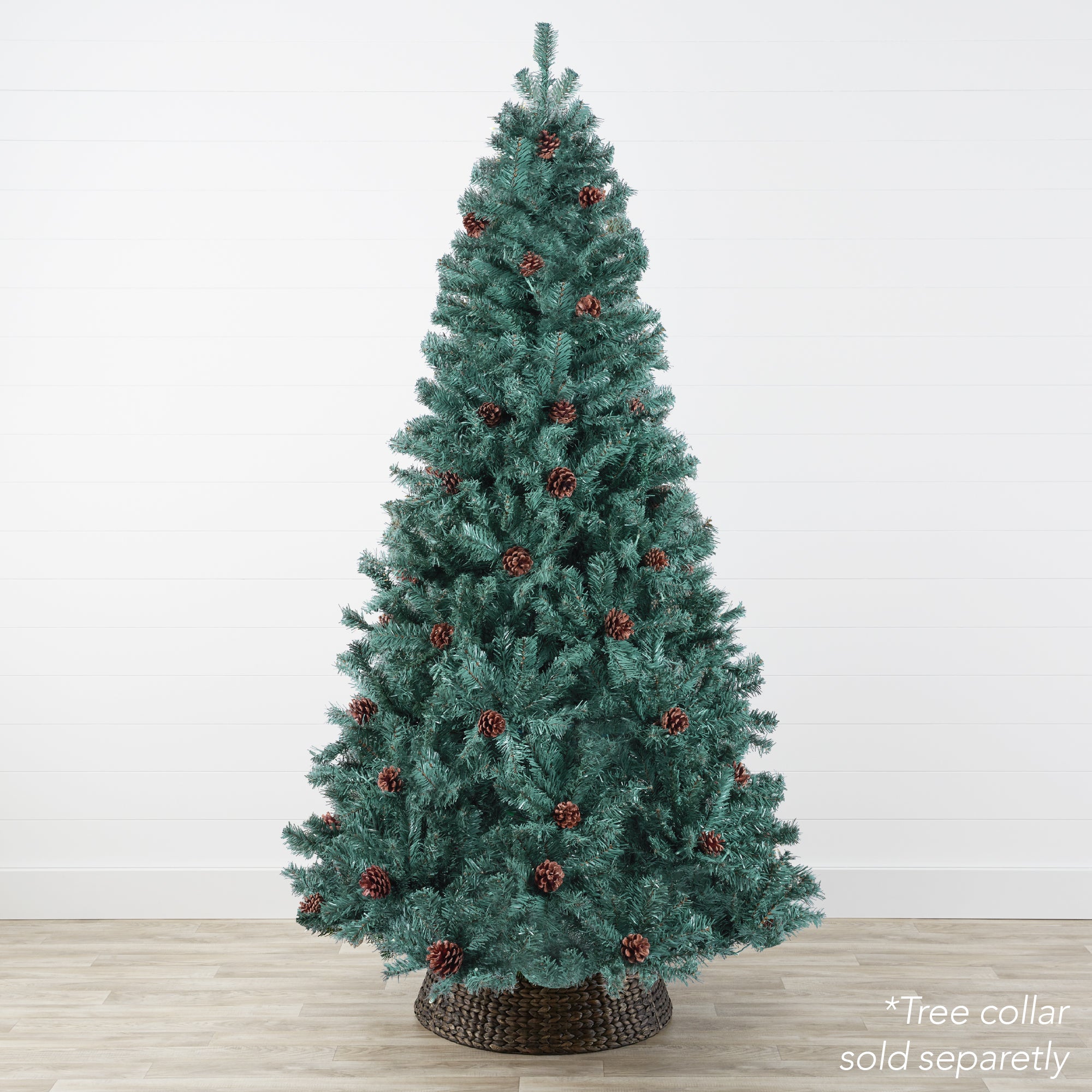 Pre-Decorated Christmas Tree w/ Pinecones