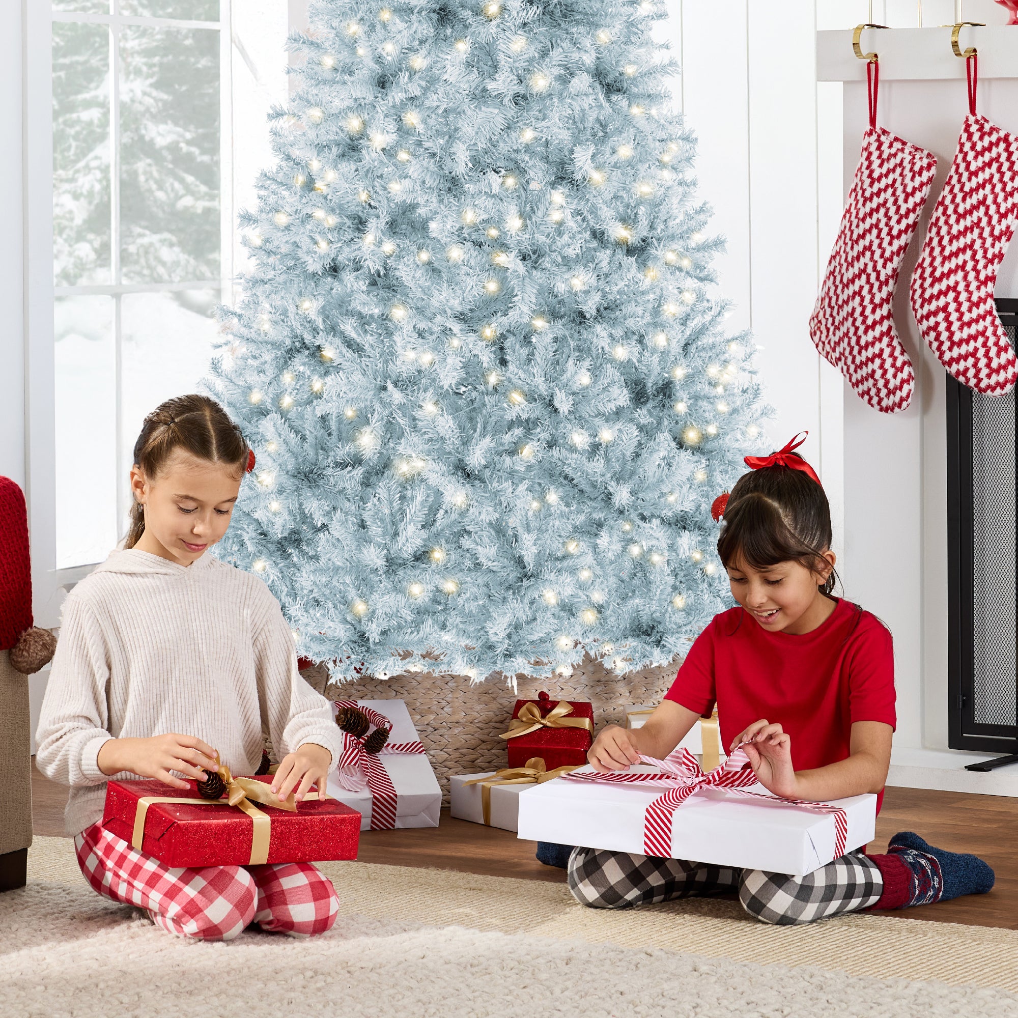ブルーツリー Pre-Lit Artificial Ice Blue Christmas Tree w/ Incandescent Lights