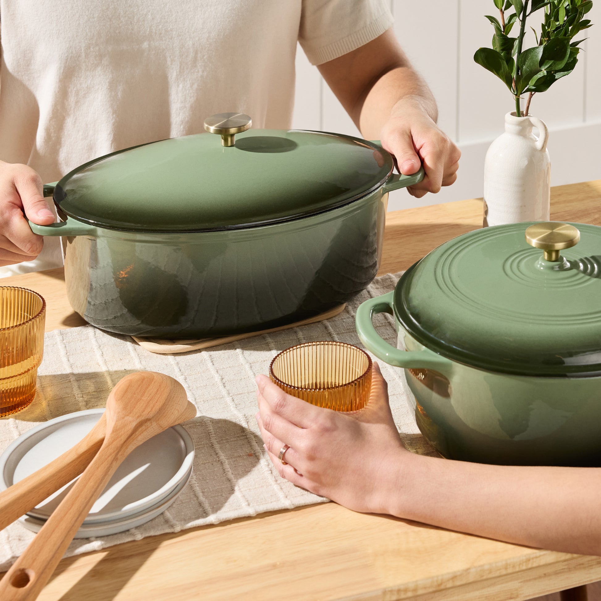 Oval Cast-Iron Dutch Oven Kitchen Cookware w/ Enamel - 7.5qt